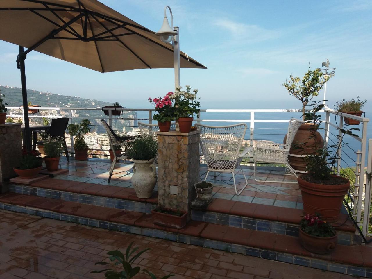 ヴィーコ・エクエンセ Garden On The Sea Bed & Breakfast エクステリア 写真