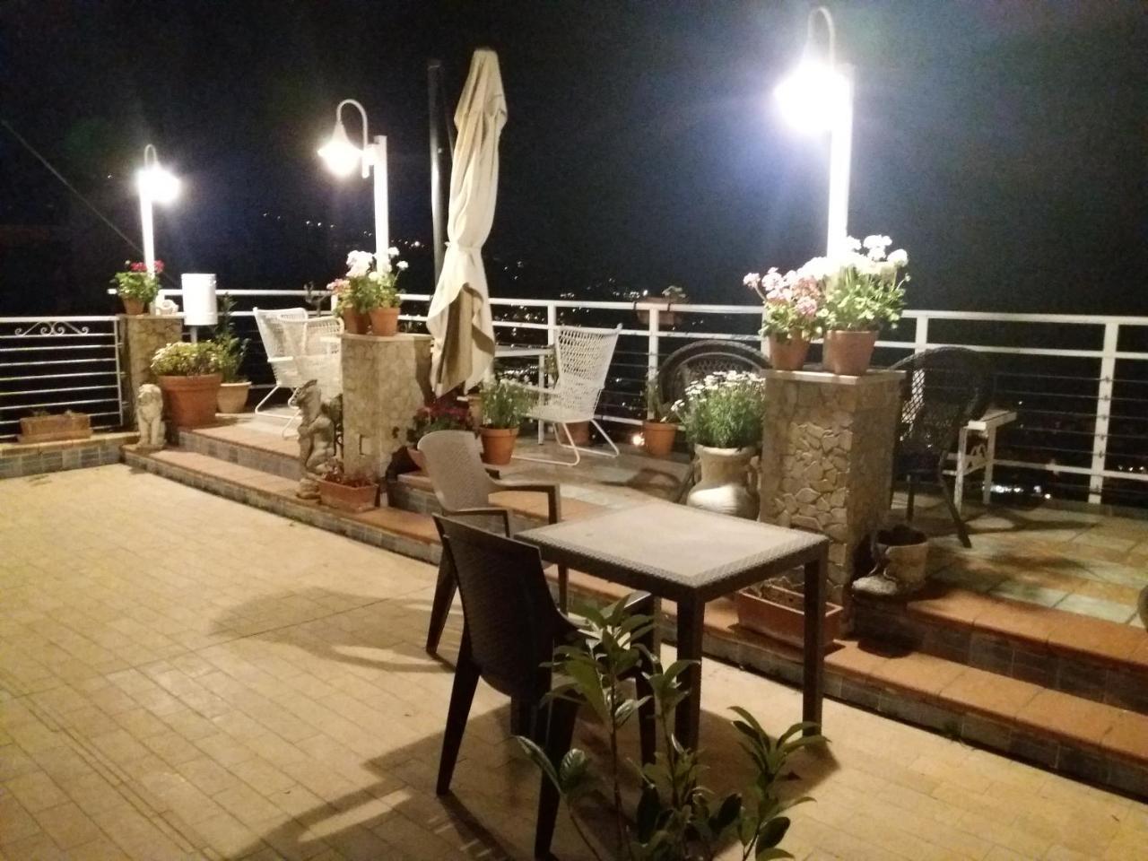 ヴィーコ・エクエンセ Garden On The Sea Bed & Breakfast エクステリア 写真